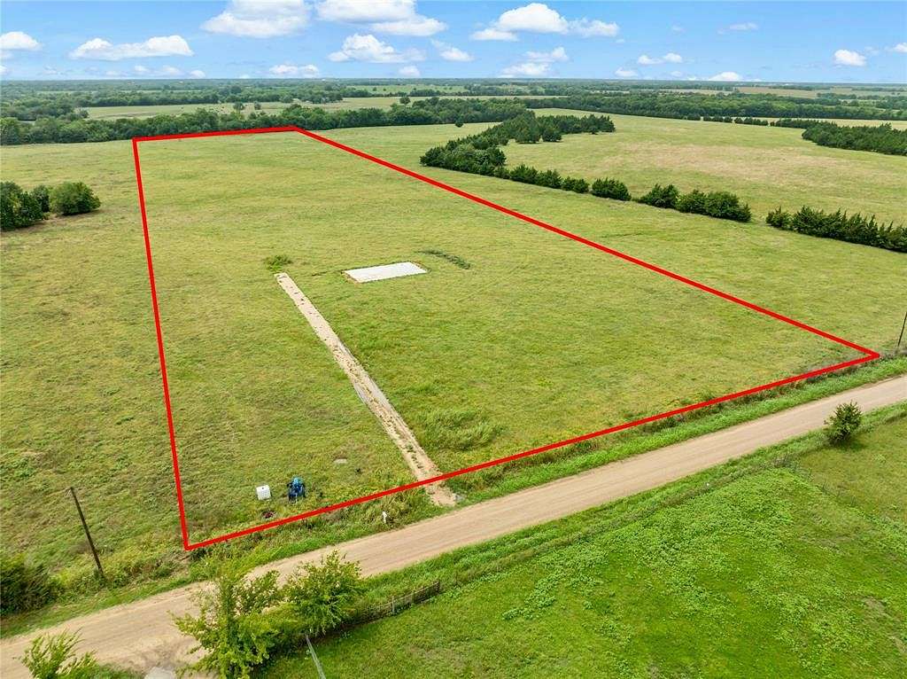 11.86 Acres of Land for Sale in Blossom, Texas