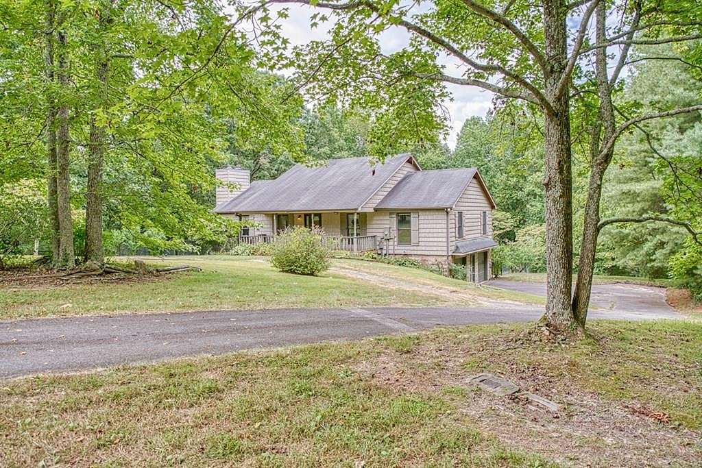 7.7 Acres of Land with Home for Sale in Baxter, Tennessee