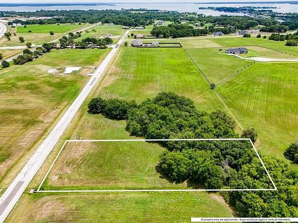 1.015 Acres of Residential Land for Sale in Corsicana, Texas