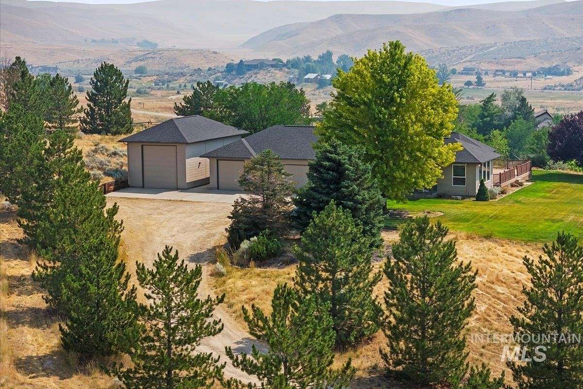 5.02 Acres of Residential Land with Home for Sale in Eagle, Idaho