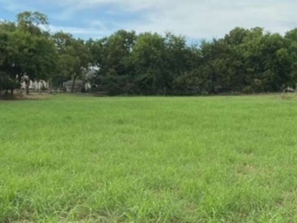 0.98 Acres of Land for Sale in Whitewright, Texas