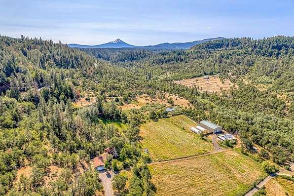 17.4 Acres of Land with Home for Sale in Eagle Point, Oregon