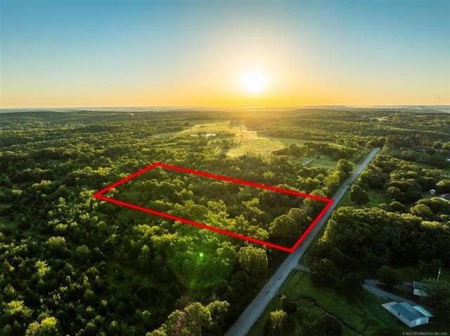 5 Acres of Residential Land for Sale in Henryetta, Oklahoma