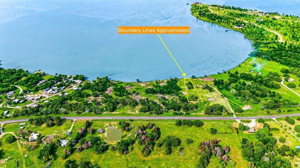 1.018 Acres of Residential Land for Sale in Corsicana, Texas