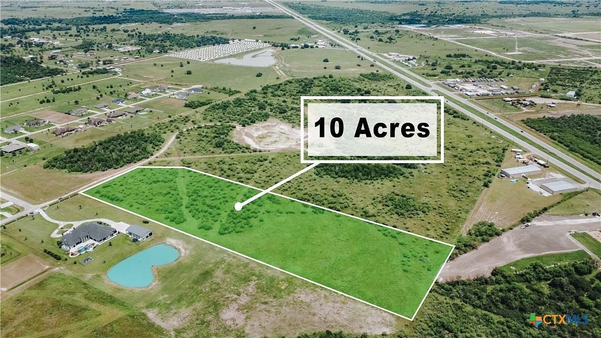 10 Acres of Residential Land for Sale in Victoria, Texas