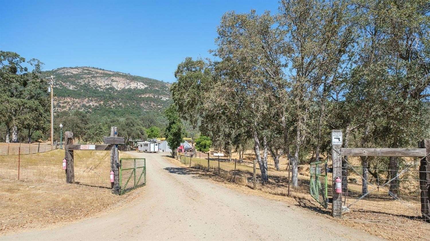 20.46 Acres of Agricultural Land with Home for Sale in Tollhouse, California