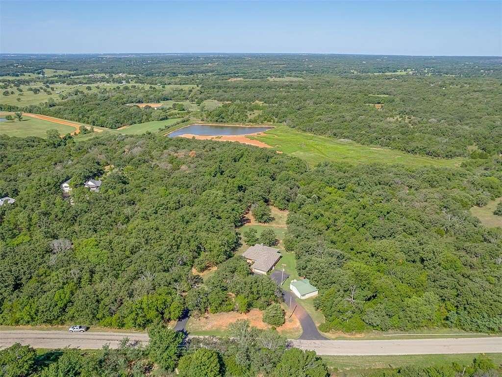 10.6 Acres of Land with Home for Sale in Arcadia, Oklahoma