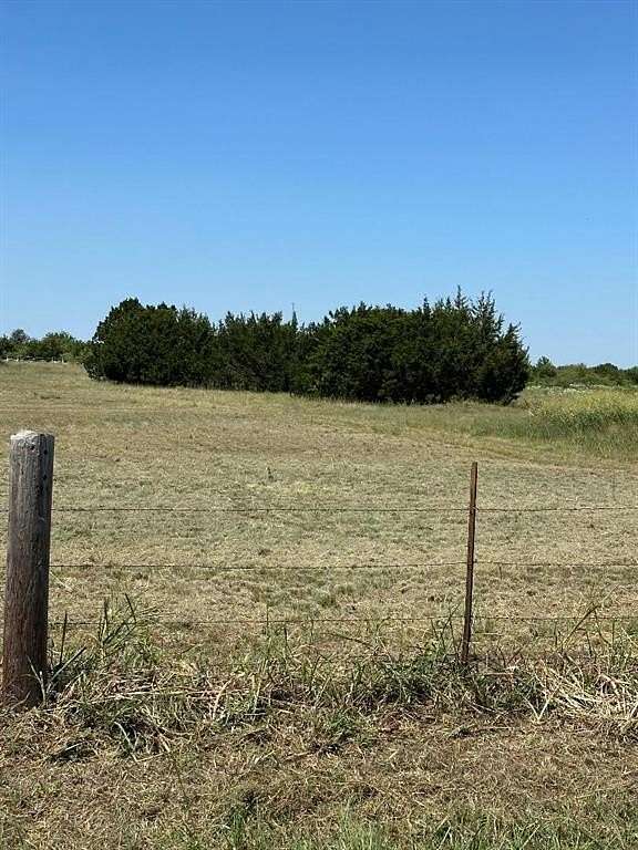 6.116 Acres of Land for Sale in Blum, Texas