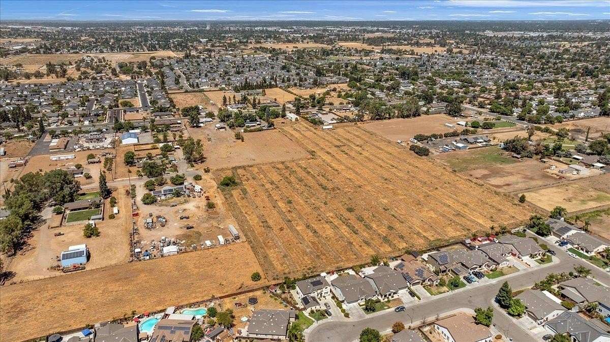 13.75 Acres of Land with Home for Sale in Fresno, California