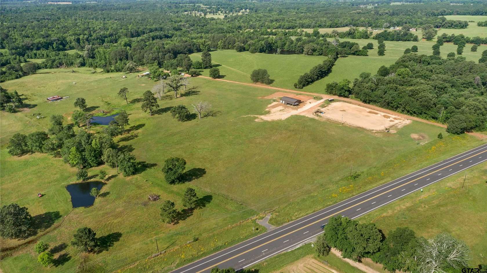 9.675 Acres of Residential Land for Sale in Jacksonville, Texas