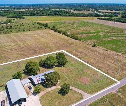 2.85 Acres of Residential Land with Home for Sale in Farmersville, Texas