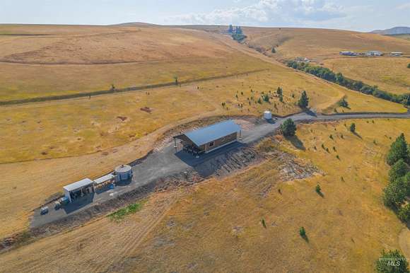 8.23 Acres of Residential Land with Home for Sale in Pomeroy, Washington