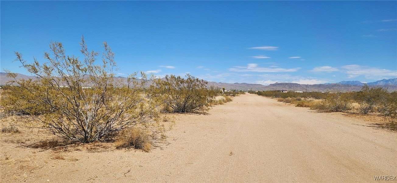 14.757 Acres of Commercial Land for Sale in Golden Valley, Arizona