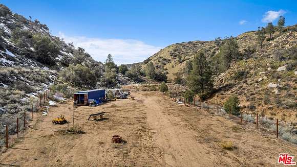 5.035 Acres of Land for Sale in Lake Hughes, California