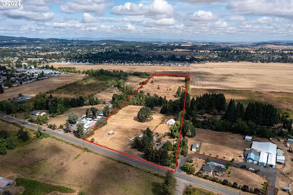 20 Acres of Agricultural Land with Home for Sale in Dallas, Oregon