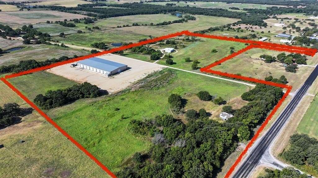 31.104 Acres of Improved Commercial Land for Sale in Montague, Texas