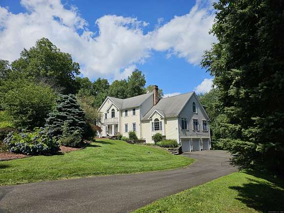 2.61 Acres of Residential Land with Home for Sale in Woodbury, Connecticut