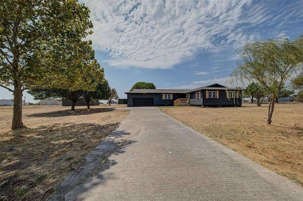 2.01 Acres of Residential Land with Home for Sale in Decatur, Texas