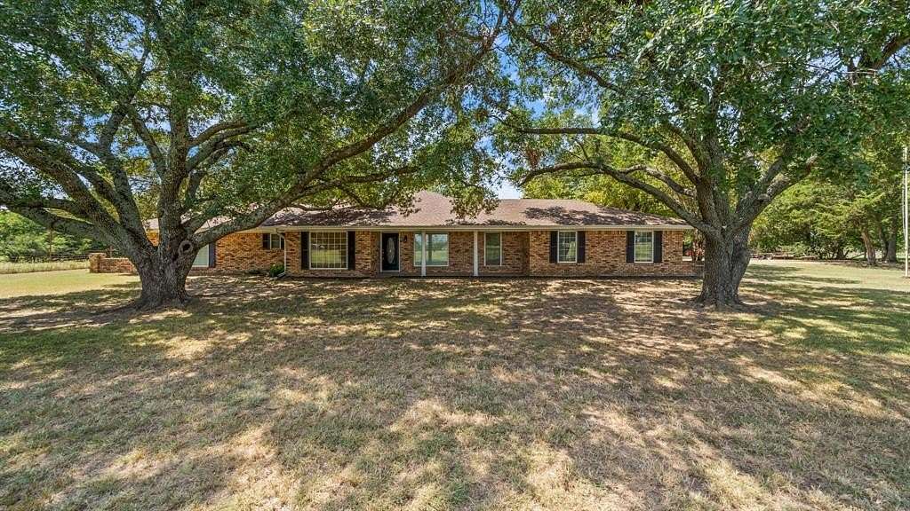 7.21 Acres of Residential Land with Home for Sale in Kaufman, Texas