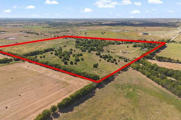 65.85 Acres of Improved Agricultural Land for Sale in Krum, Texas