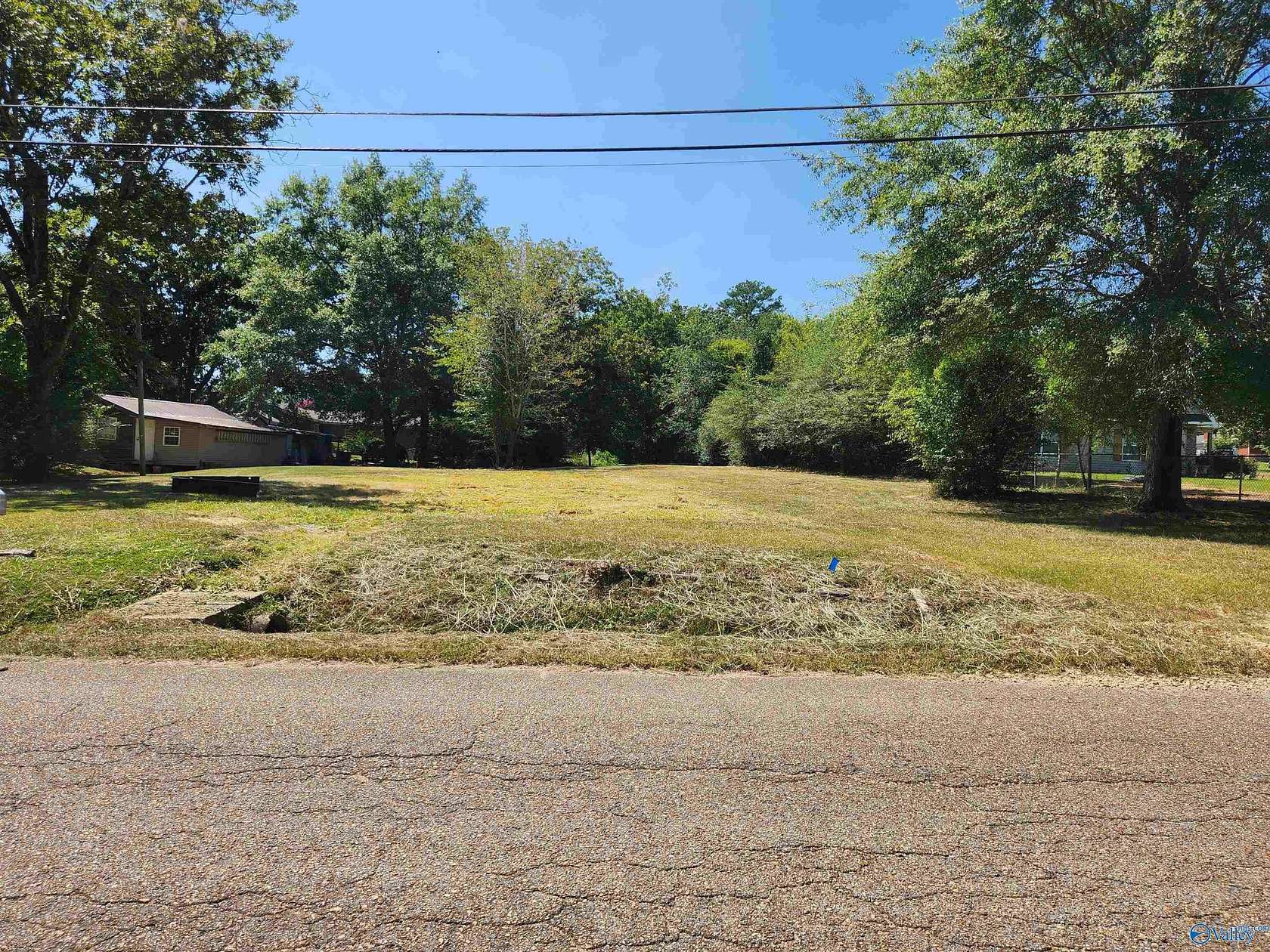 0.7 Acres of Land for Sale in Hamilton, Alabama