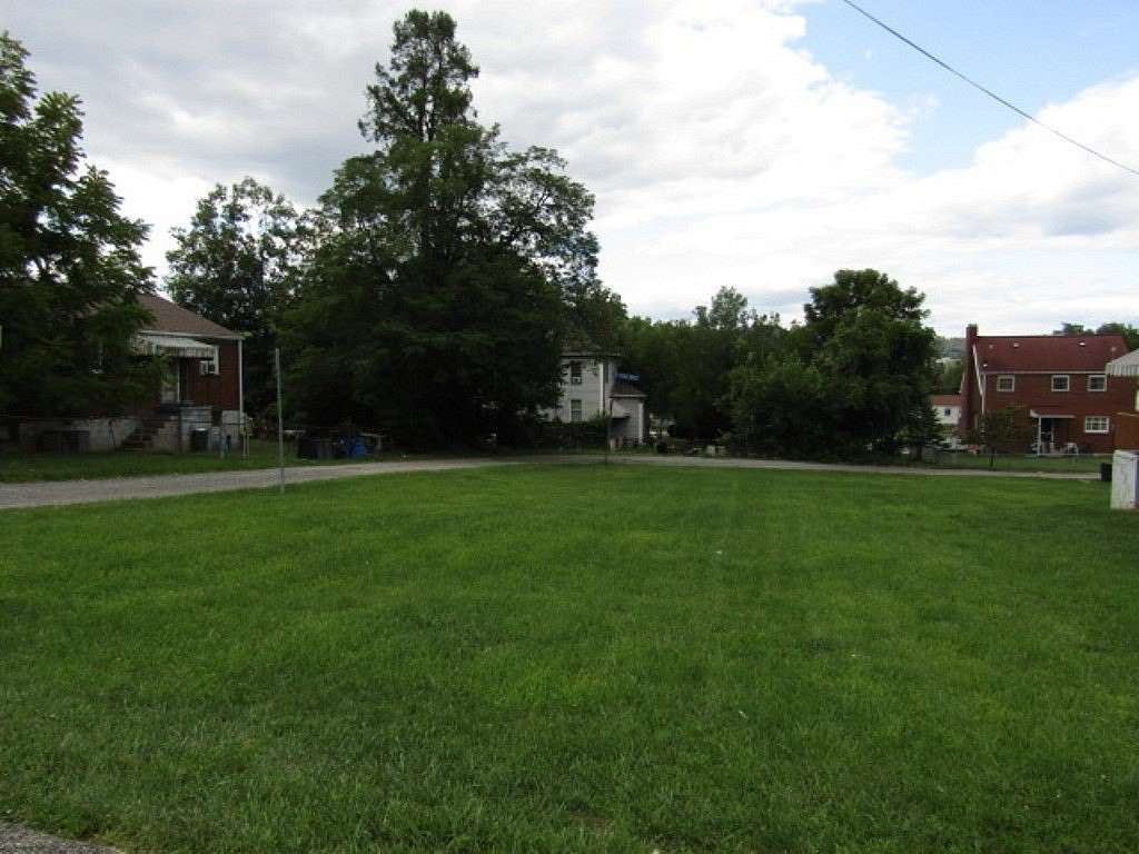 0.115 Acres of Residential Land for Sale in Pittsburgh, Pennsylvania