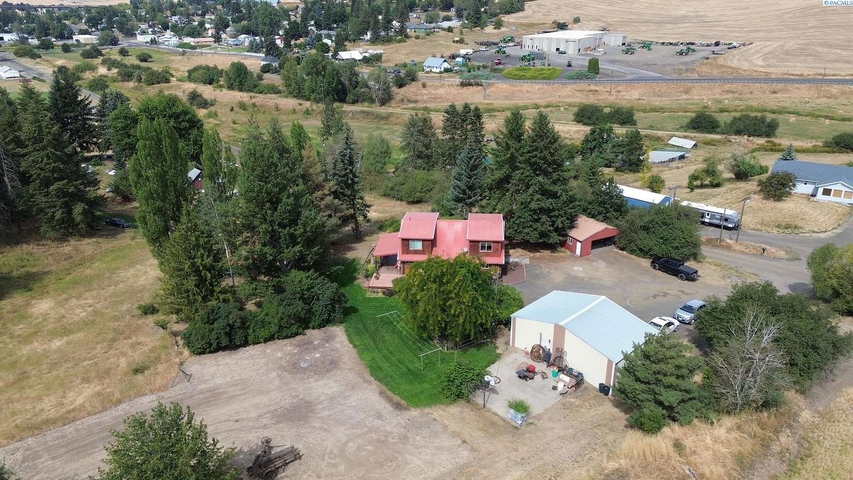 3.43 Acres of Residential Land with Home for Sale in Tekoa, Washington