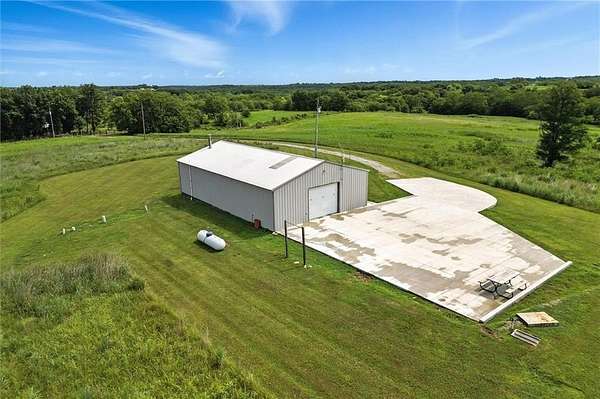 40 Acres of Land for Sale in Hamilton, Missouri