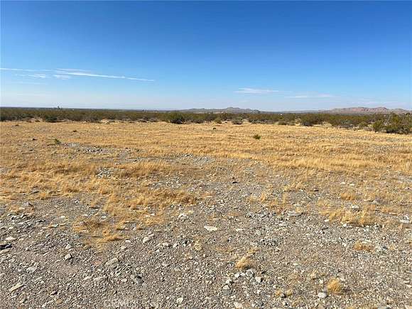 5.01 Acres of Land for Sale in Pearblossom, California