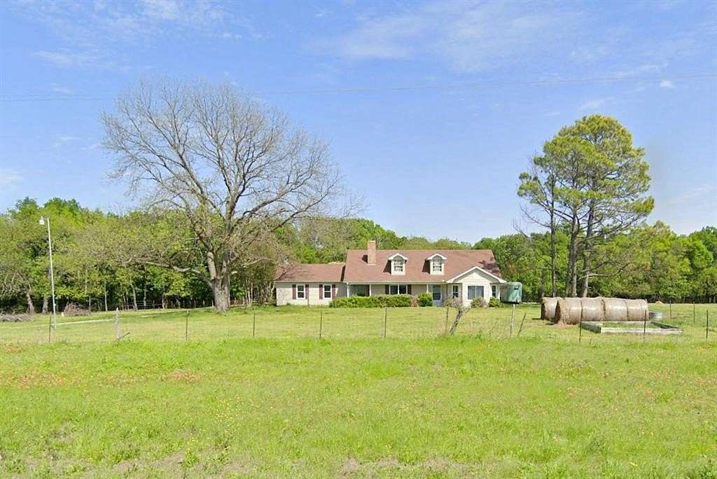 9.97 Acres of Land with Home for Sale in Corsicana, Texas