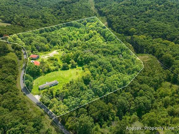 13 Acres of Land with Home for Sale in Mount Vernon, Kentucky