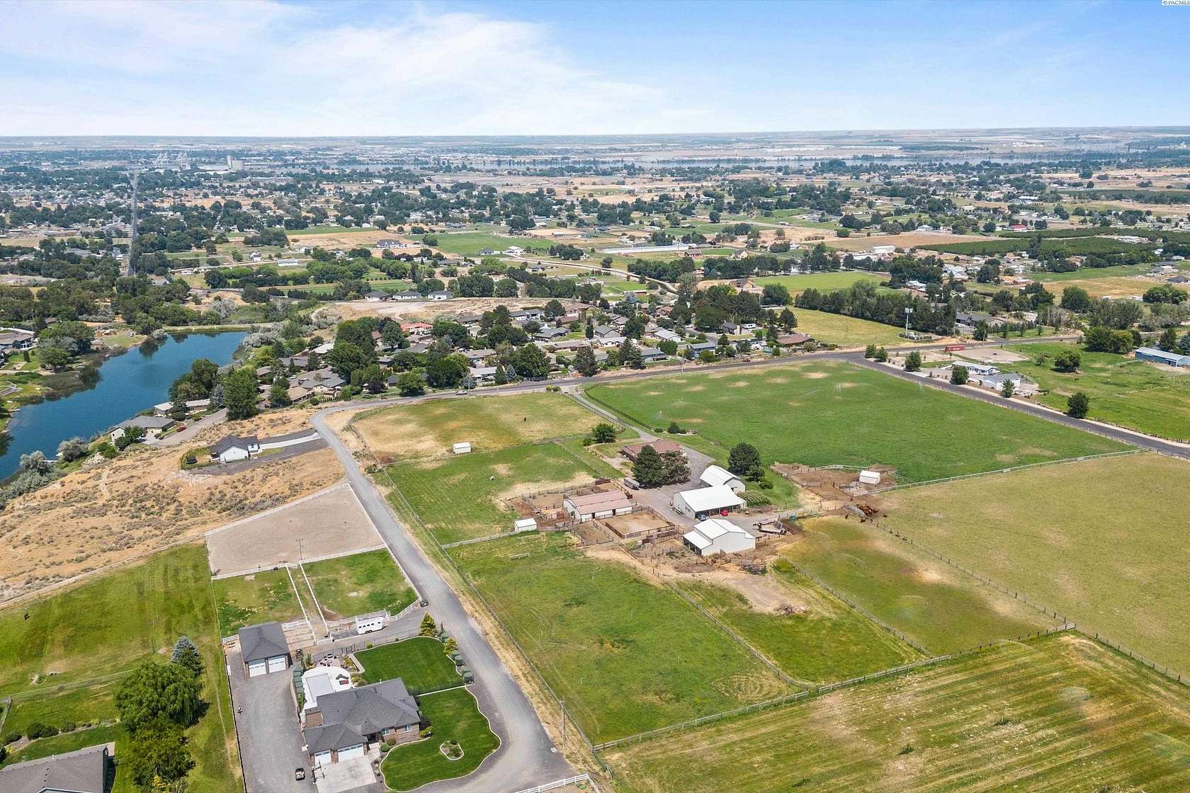 14.13 Acres of Land with Home for Sale in Kennewick, Washington