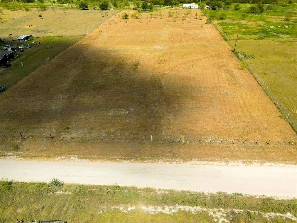 5 Acres of Residential Land for Sale in Rice, Texas