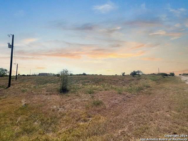 1 Acre of Residential Land for Sale in Devine, Texas