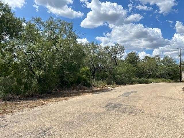 2 Acres of Land for Sale in Moore, Texas