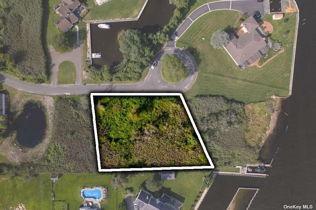 0.92 Acres of Residential Land for Sale in Bay Shore, New York