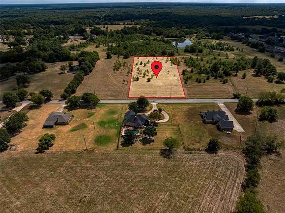 2.5 Acres of Residential Land for Sale in Paris, Texas