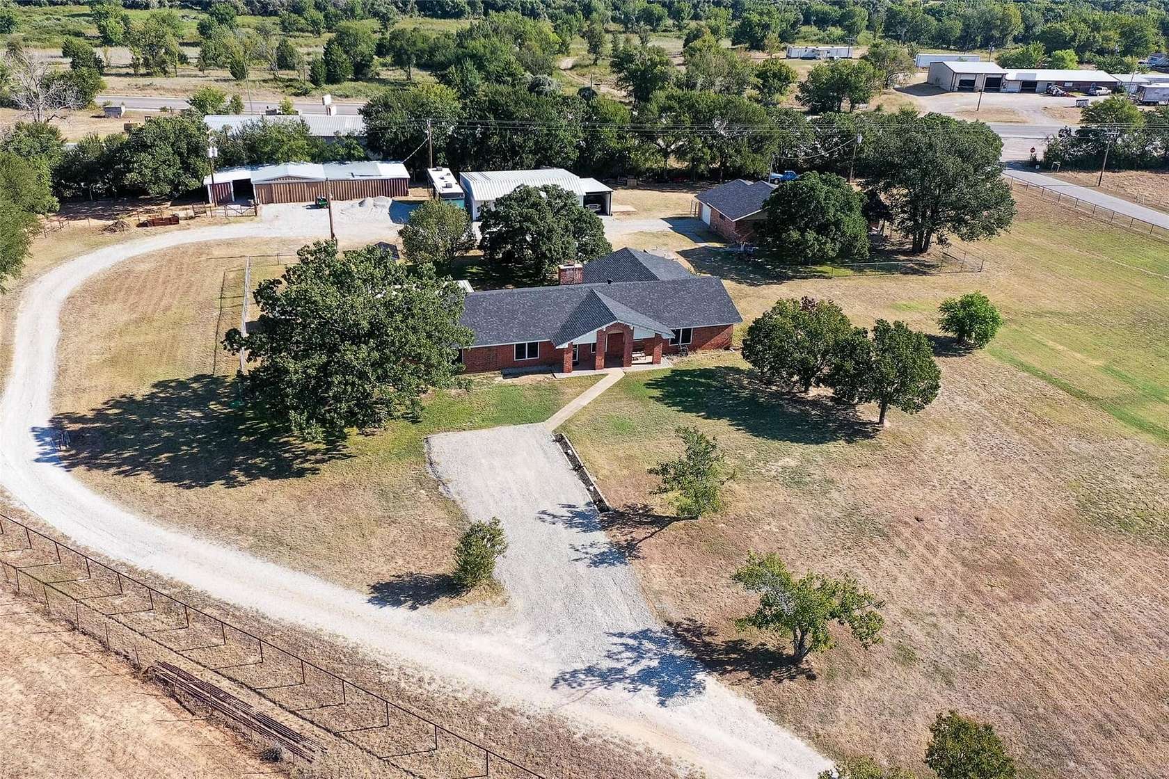 4.98 Acres of Residential Land with Home for Sale in Boyd, Texas