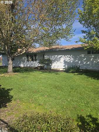 31 Acres of Agricultural Land with Home for Sale in Canby, Oregon