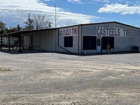 16 Acres of Improved Commercial Land for Sale in Calera, Oklahoma