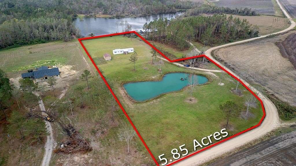 5.85 Acres of Residential Land with Home for Sale in Hazlehurst, Georgia