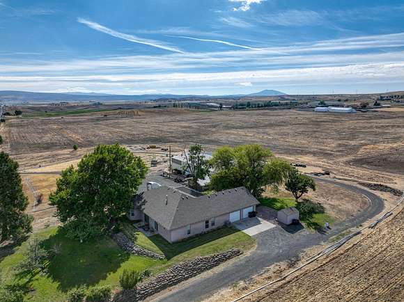 179.17 Acres of Recreational Land with Home for Sale in Madras, Oregon