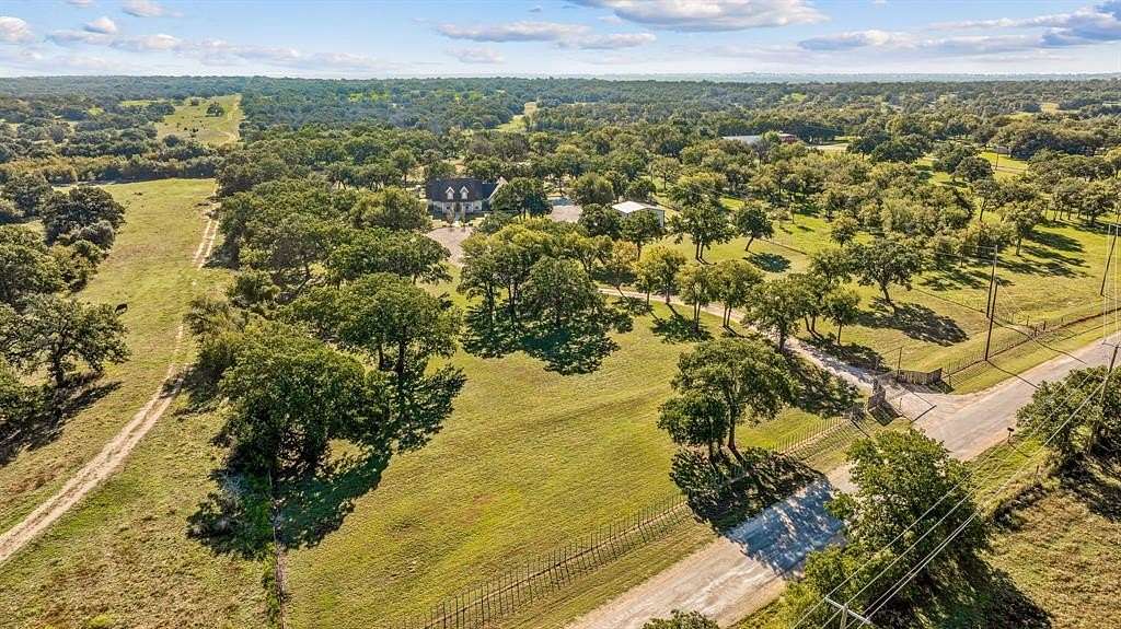 9.998 Acres of Land with Home for Sale in Santo, Texas