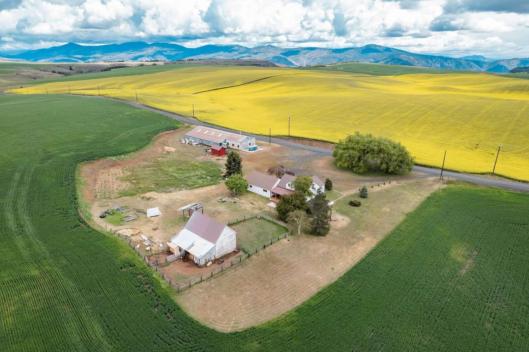 3.5 Acres of Residential Land with Home for Sale in Wilbur, Washington