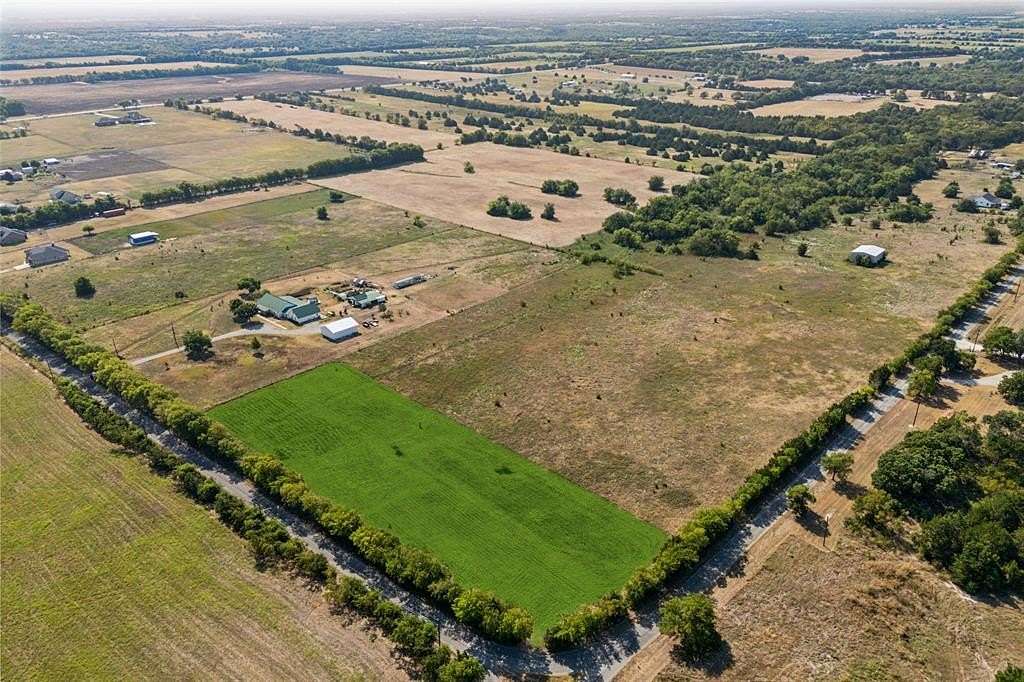 1.03 Acres of Residential Land for Sale in Whitewright, Texas