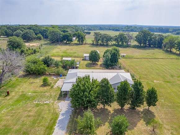 3.54 Acres of Residential Land with Home for Sale in Ardmore, Oklahoma