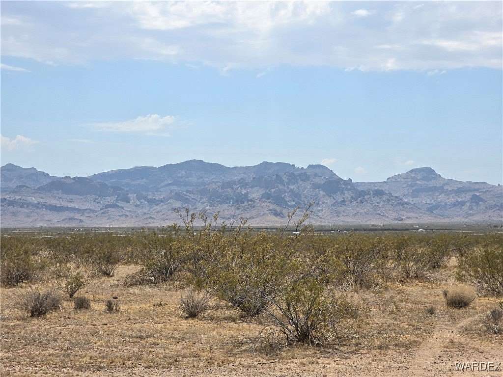 2.5 Acres of Residential Land for Sale in Golden Valley, Arizona