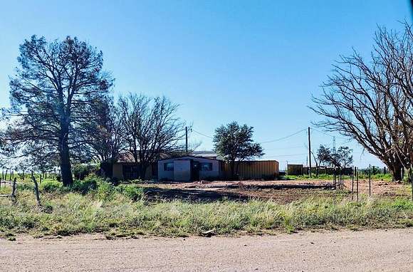 10 Acres of Residential Land with Home for Sale in Colorado City, Texas