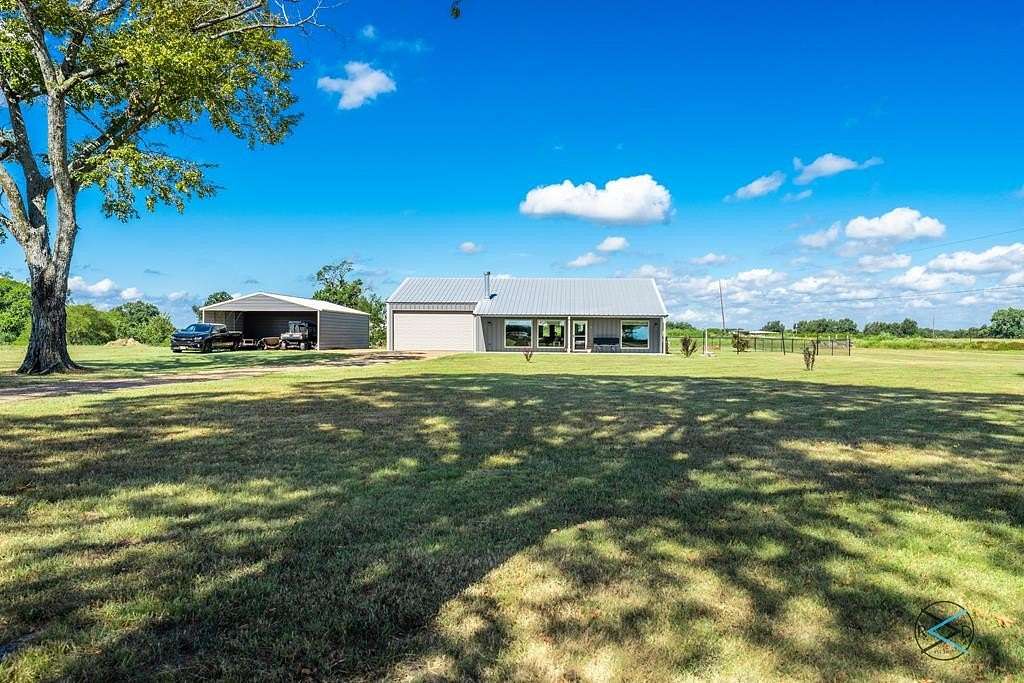 3.07 Acres of Residential Land with Home for Sale in Malakoff, Texas