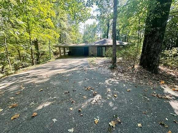 6 Acres of Residential Land with Home for Sale in Tupelo, Mississippi